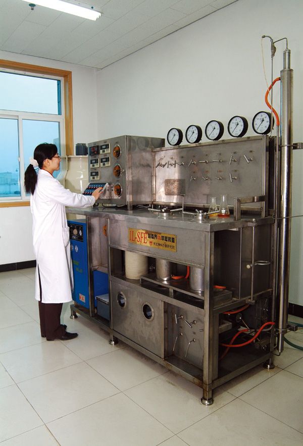 Supercritical CO2 extraction laboratory